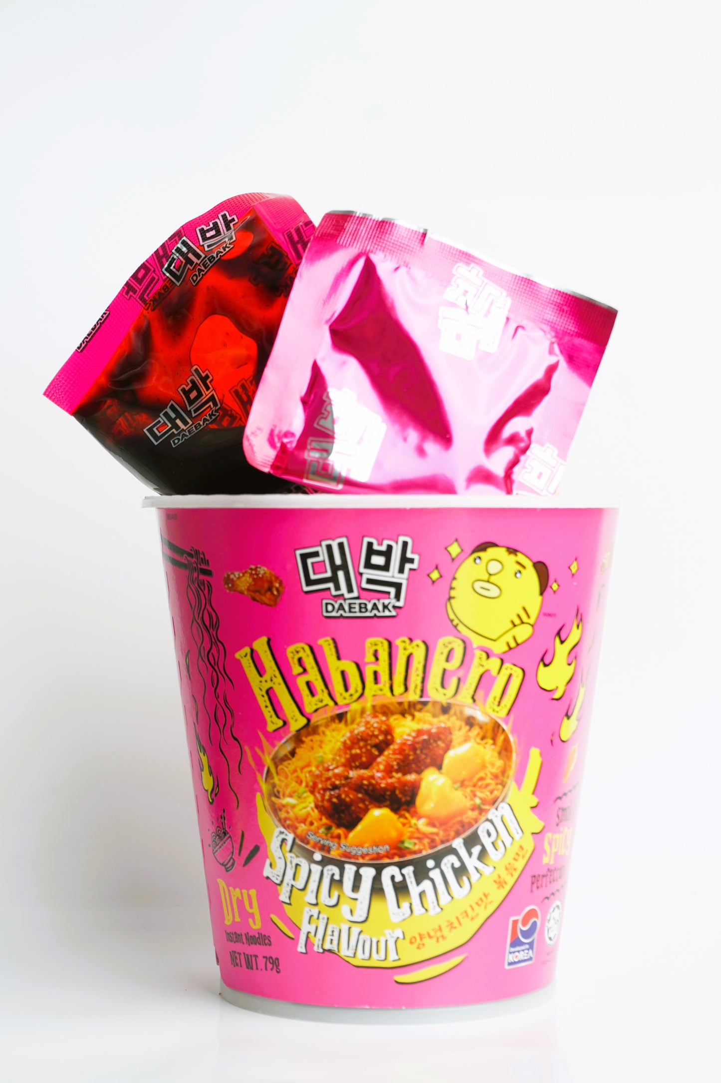 DAEBAK HABANERO SPICY CHICKEN FLAVOUR INSTANT NOODLES CUP