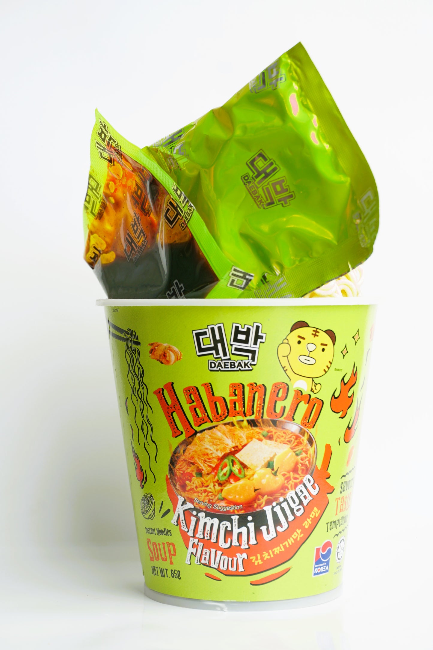 DAEBAK HABANERO KIMCHI JJIGAE FLAVOUR INSTANT NOODLES SOUP CUP